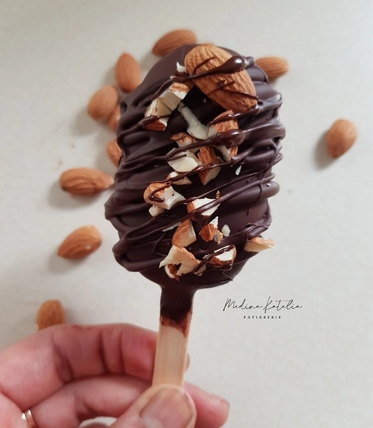 Almond Cakesicles